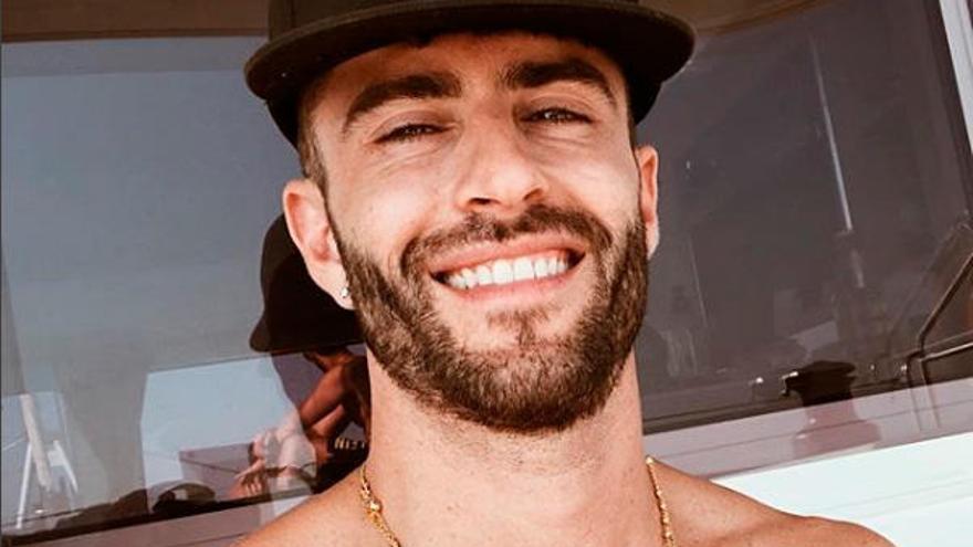 Pelayo Díaz se desata en Ibiza y luce un look al estilo Maluma que arrasa entre sus seguidores