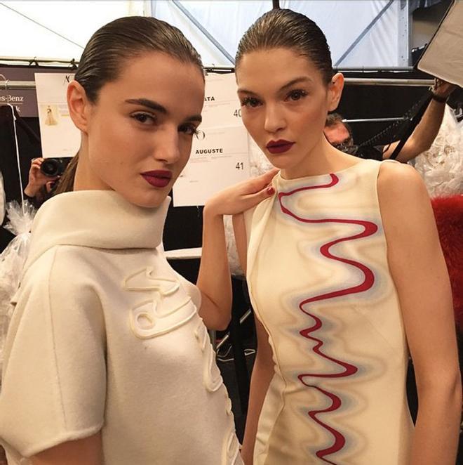 Blanca Padilla en el backstage de Carolina Herrera