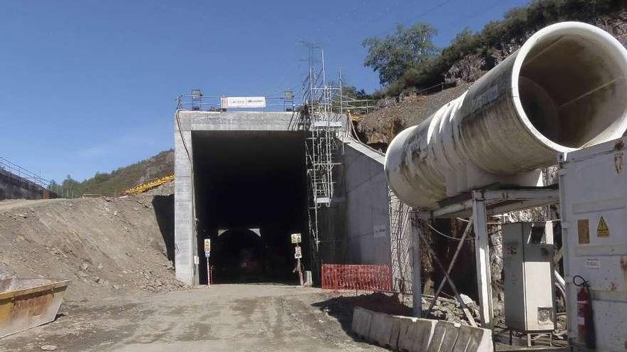 Obras del AVE en la provincia de Ourense. // FdV