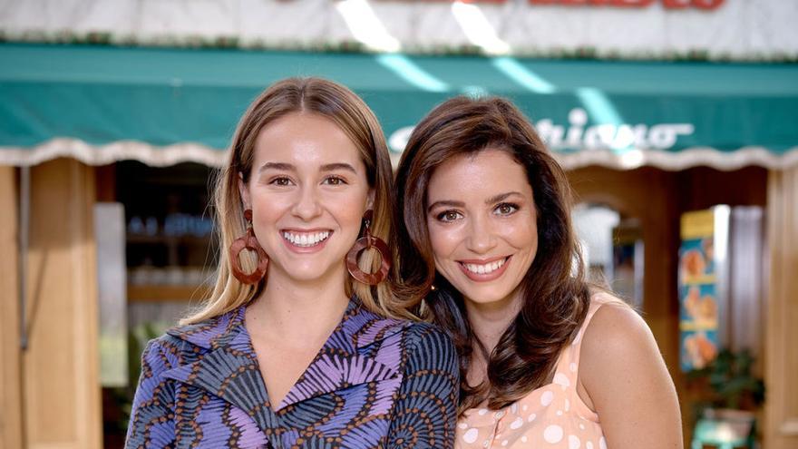 Paula Usero y Carol Rovira como Luisa y Amelia en &quot;Amar es para siempre&quot;.