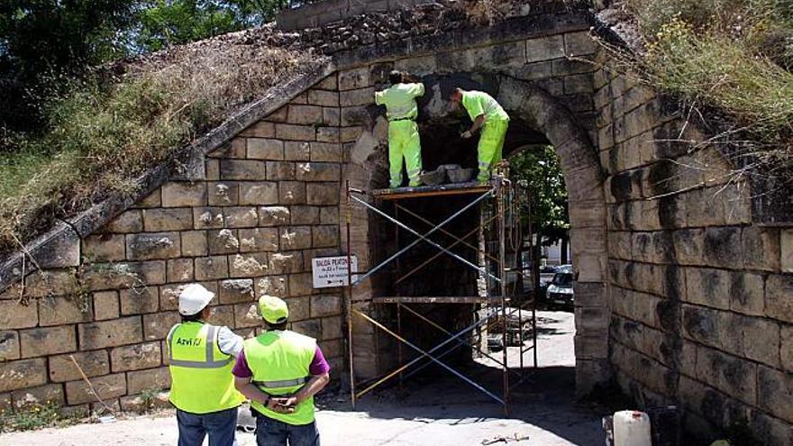 Los técnicos prevén que esta misma mañana quede completada la reparación.