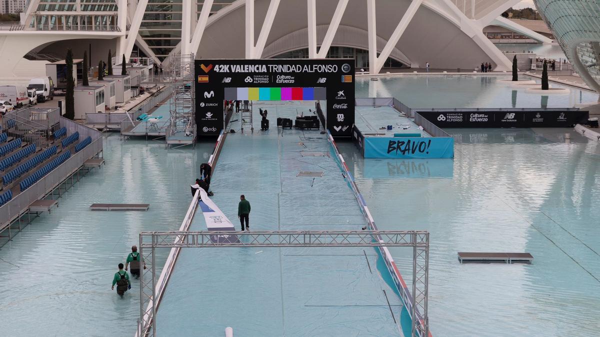 Últimos preparativos para la celebración del Maratón de Valencia