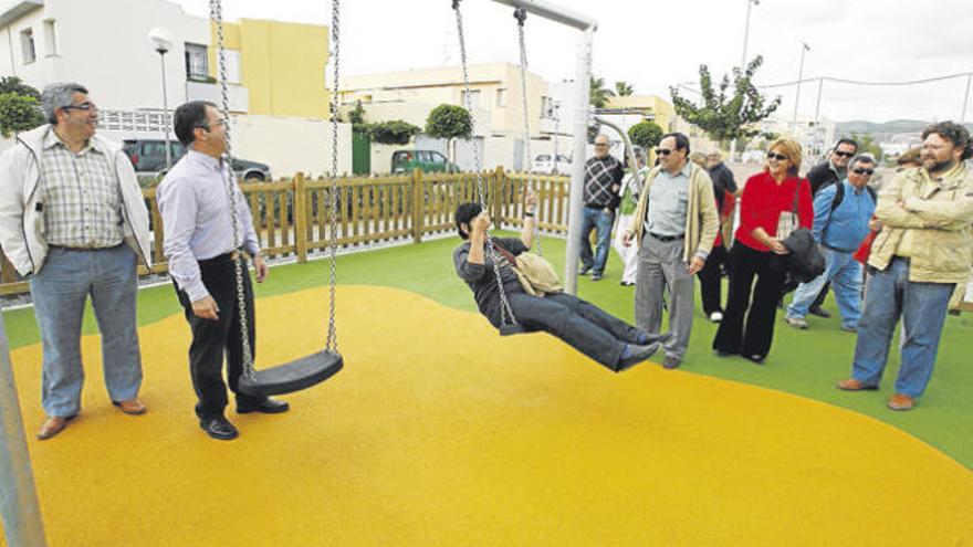 Instalaciones del nuevo parque infantil de Can Raspalls.