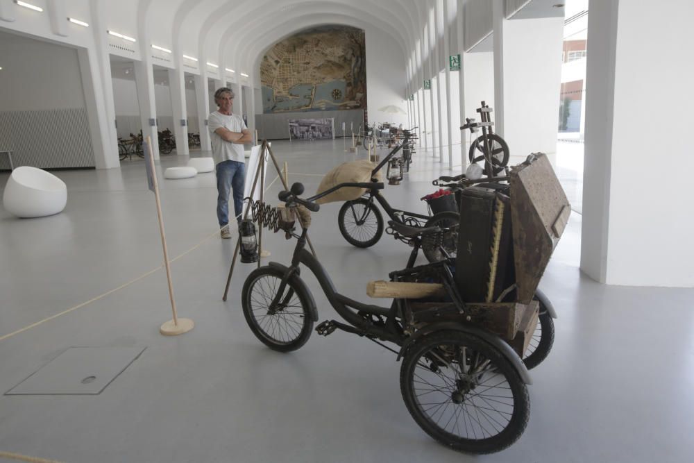 Exposición de bicicletas en la antigua estación de