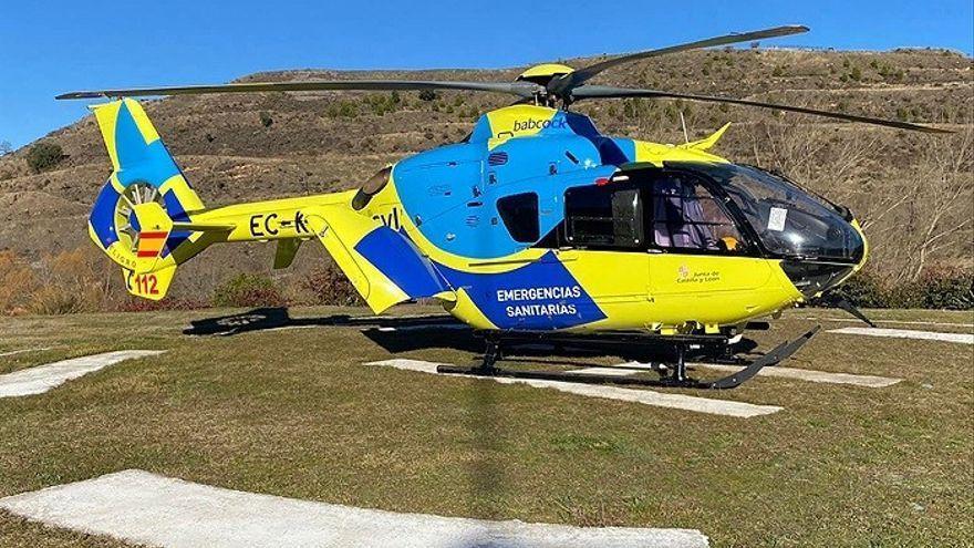 Trasladada en helicóptero una mujer atropellada por su propio vehículo en León