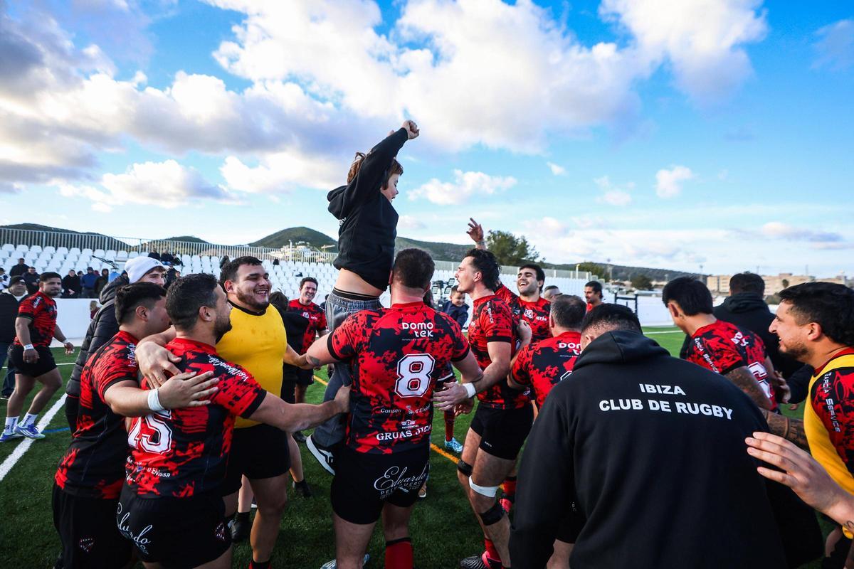 Mira todas las imágenes del triunfo del Ibiza Rugby frente a El Toro