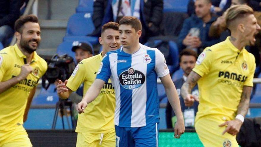 El Submarino navegará un año más en Europa después de golear en Riazor (2-4)