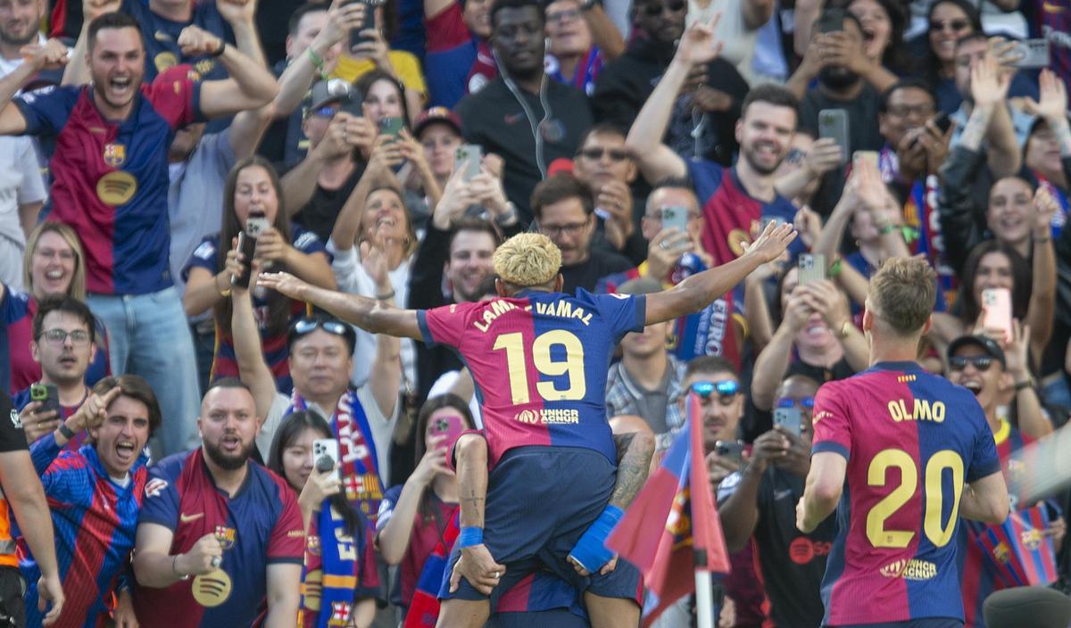 Lamine Yamal celebrates with the Montjuïc stands the triumph over Madrid that brings you to the League.