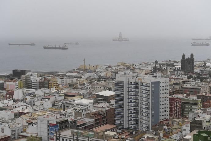 24-02-20 LAS PALMAS DE GRAN CANARIA. DIFERNETES LUGARES. LAS PALMAS DE GRAN CANARIA. METEOROLOGIA. Calima.    Fotos: Juan Castro.