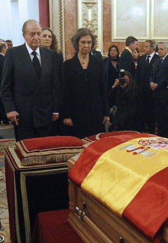 LOS REYES RINDEN HOMENAJE A SU?REZ EN LA CAPILLA ARDIENTE EN EL CONGRESO