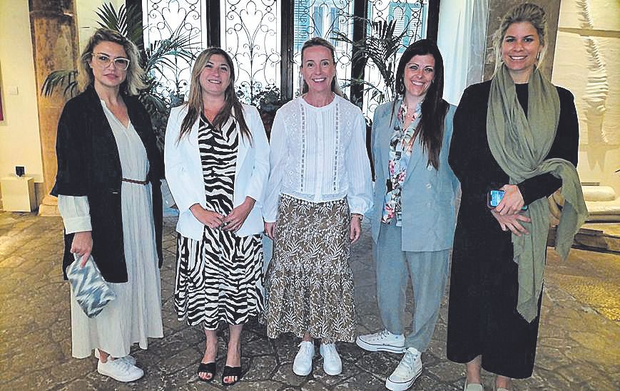 Raquel Agüeros, Maria Renart, Mar Suau, Marina Heredero y Jannine Rauen.