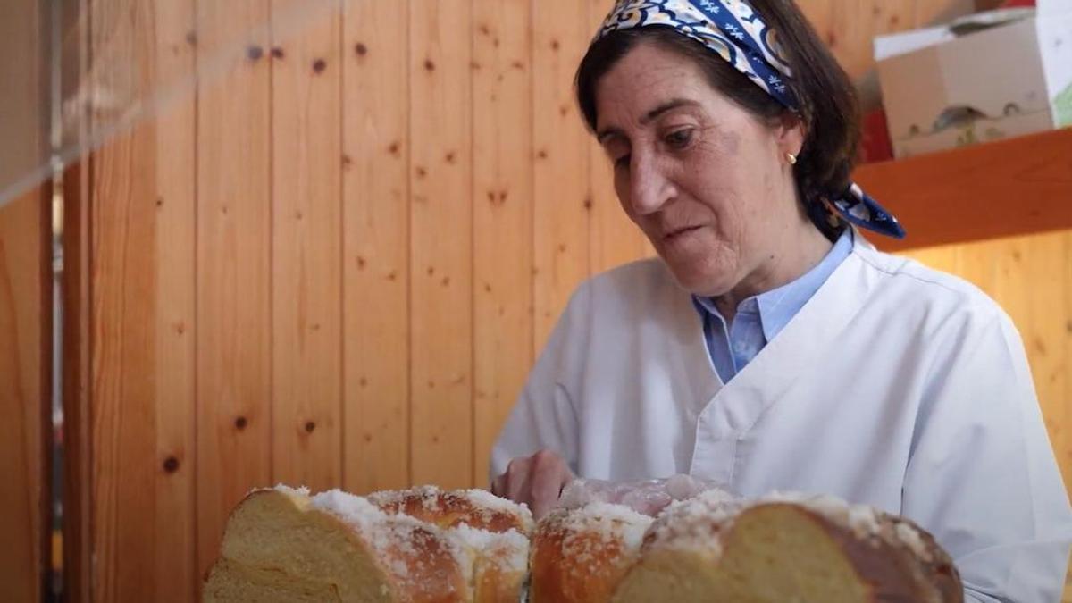 María José Otero trabajando en la Panadería Liste.