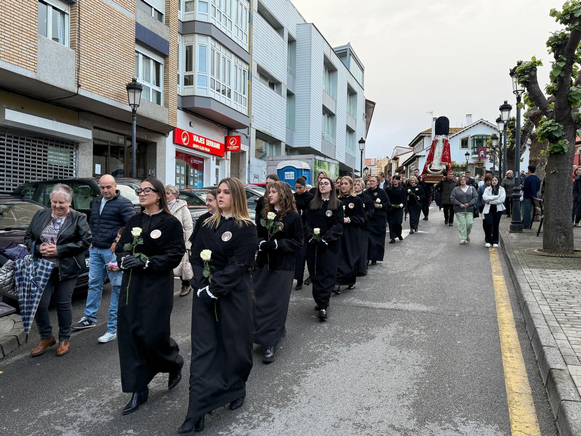 La procesión de Sábado Santo en Candás, en imágenes