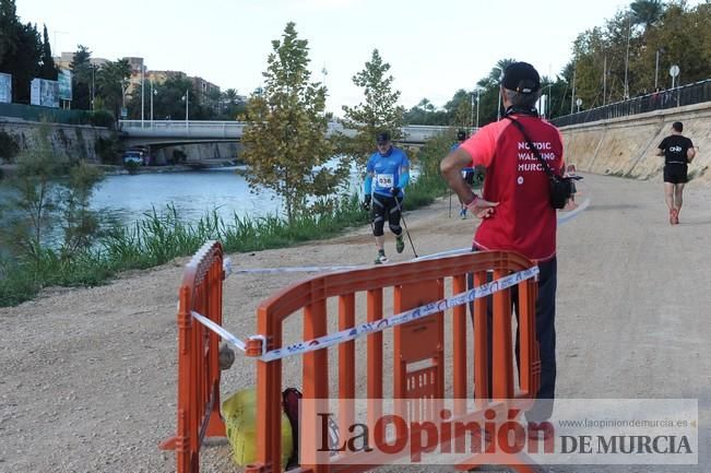 Marcha Nórdica en la mota del río Segura