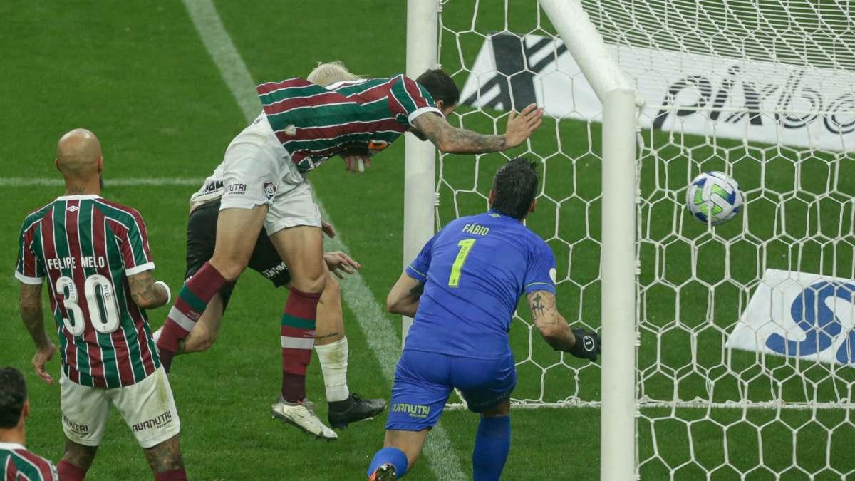 Roger Guedes marcó los dos goles del Corinthians ante el Fluminense
