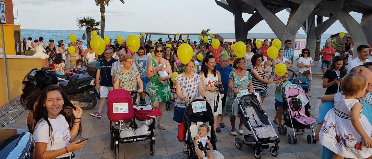 Imagen de archivo de una caminata popular para bebés celebrada en Vinaròs en el año 2018.