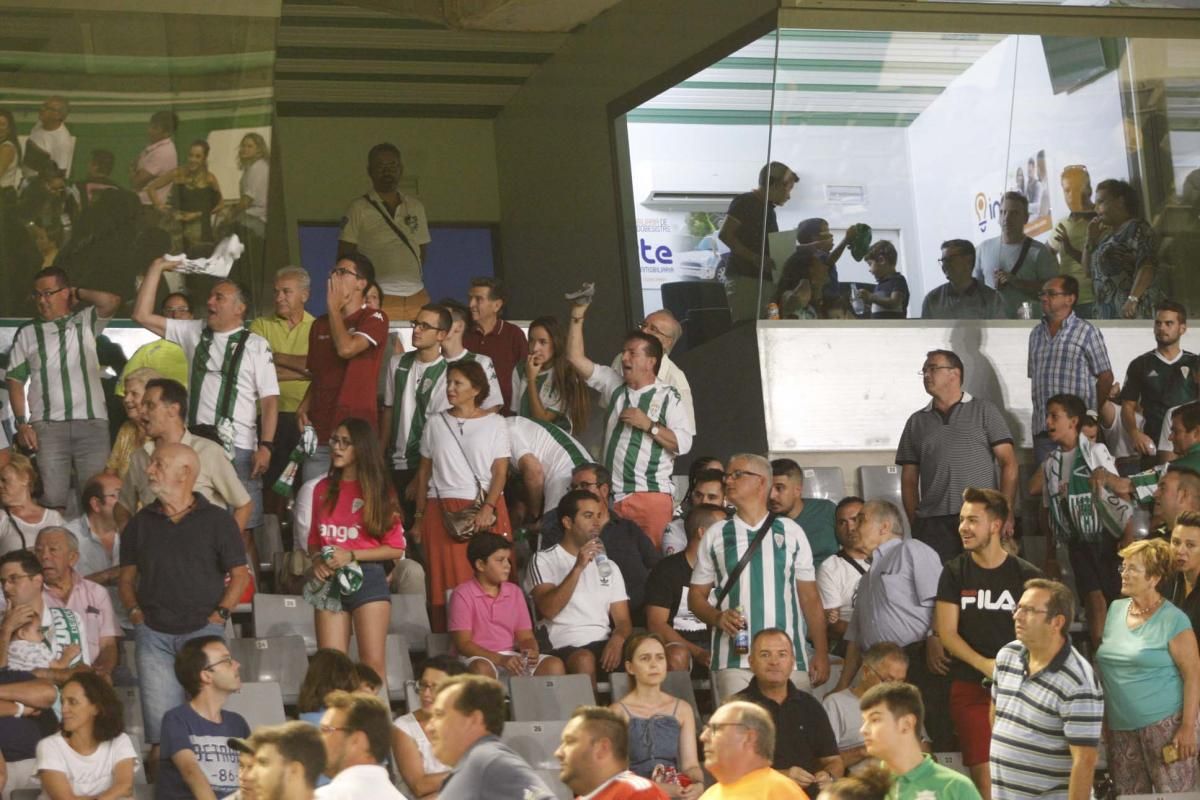 Los aficionados del Córdoba CF en el Arcángel