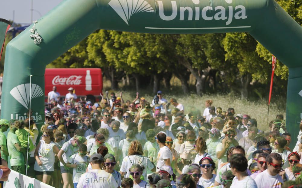 La colorida carrera organizada por Unicaja volvió a concentrar un ambiente joven y festivo en el entorno del estadio Ciudad de Málaga