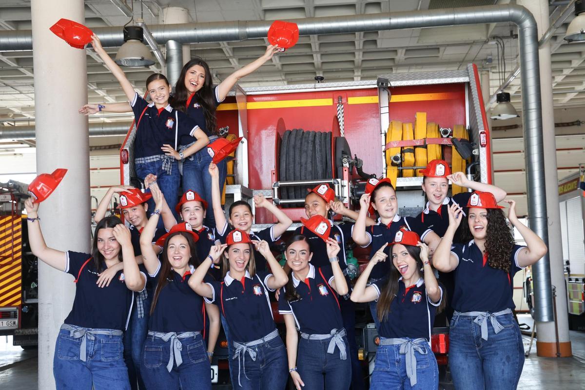 Visita al parque de Bomberos de la Belleas del Foc 2025 y sus damas de honor