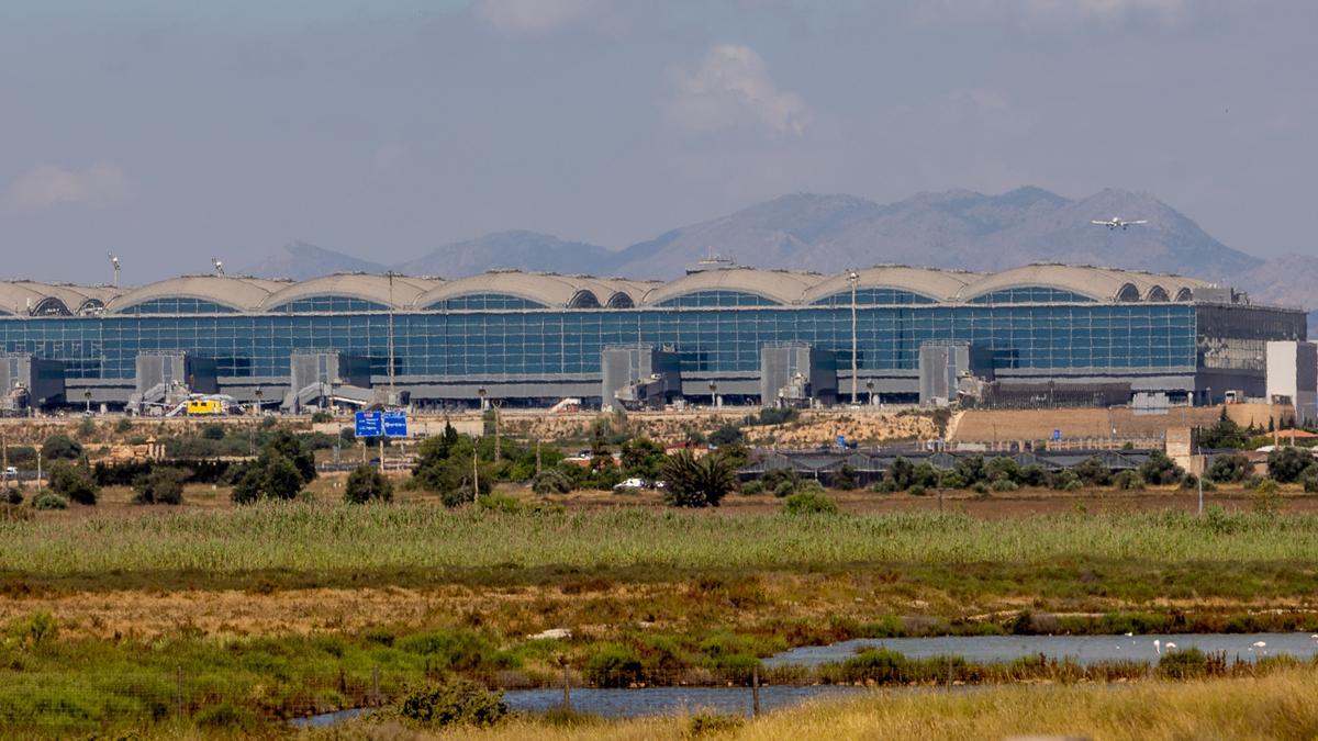 La conexión con el aeropuerto es una de las grandes reivindicaciones para las generales del 23J