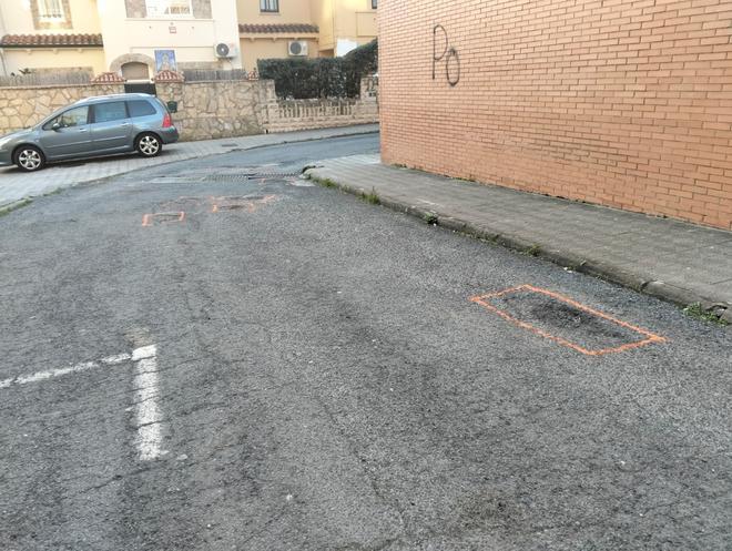 Fotogalería | Señalizan los baches en Plasencia para un plan de bacheo extraordinario