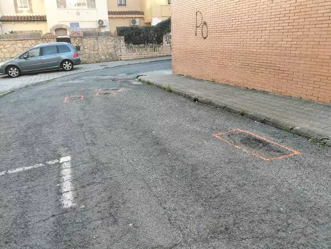 Fotogalería | Señalizan los baches en Plasencia para un plan de bacheo extraordinario