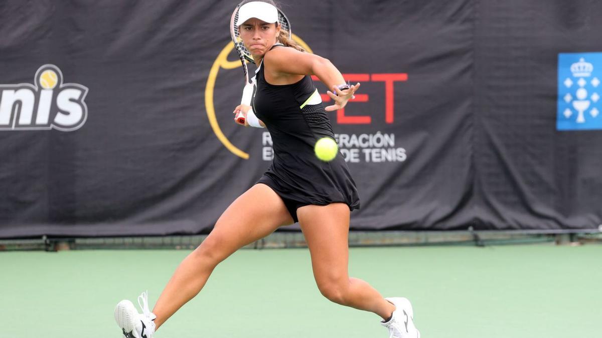 Jessica Bouzas, durante uno de sus partidos en Samil. |  // MARTA G. BREA