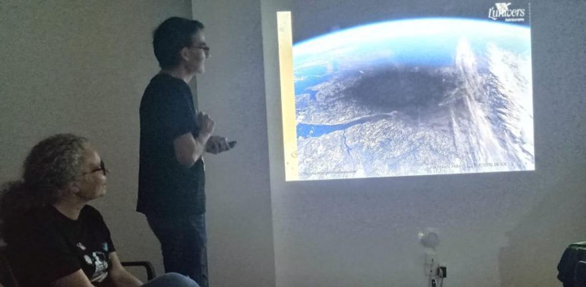 L’Univers impartió una interesante conferencia en Tosos.