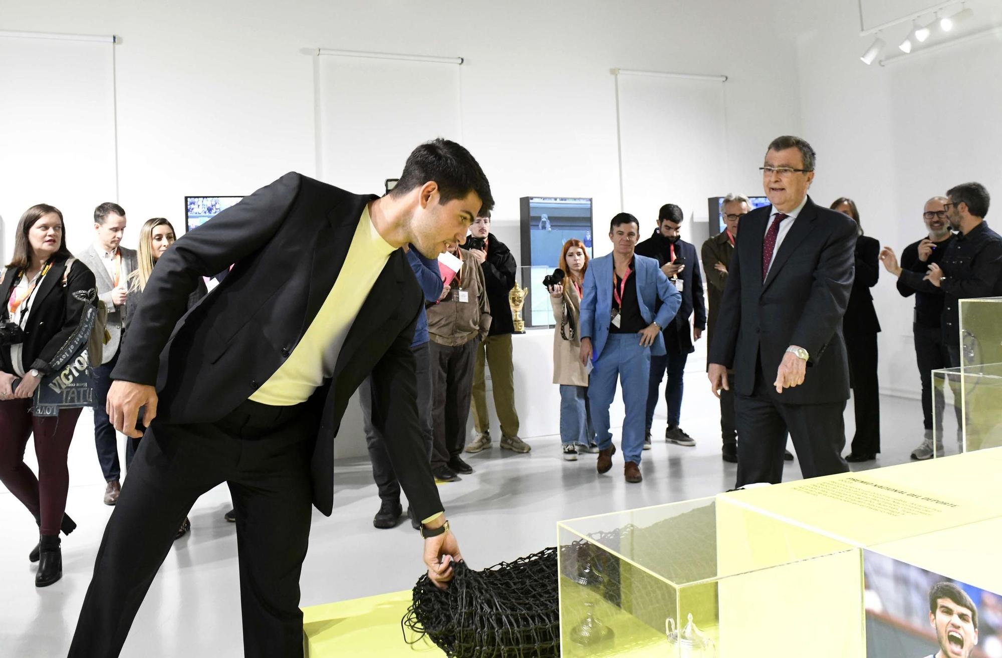 Así ha sido la inauguración de la exposición de Carlos Alcaraz en la Cárcel Vieja de Murcia