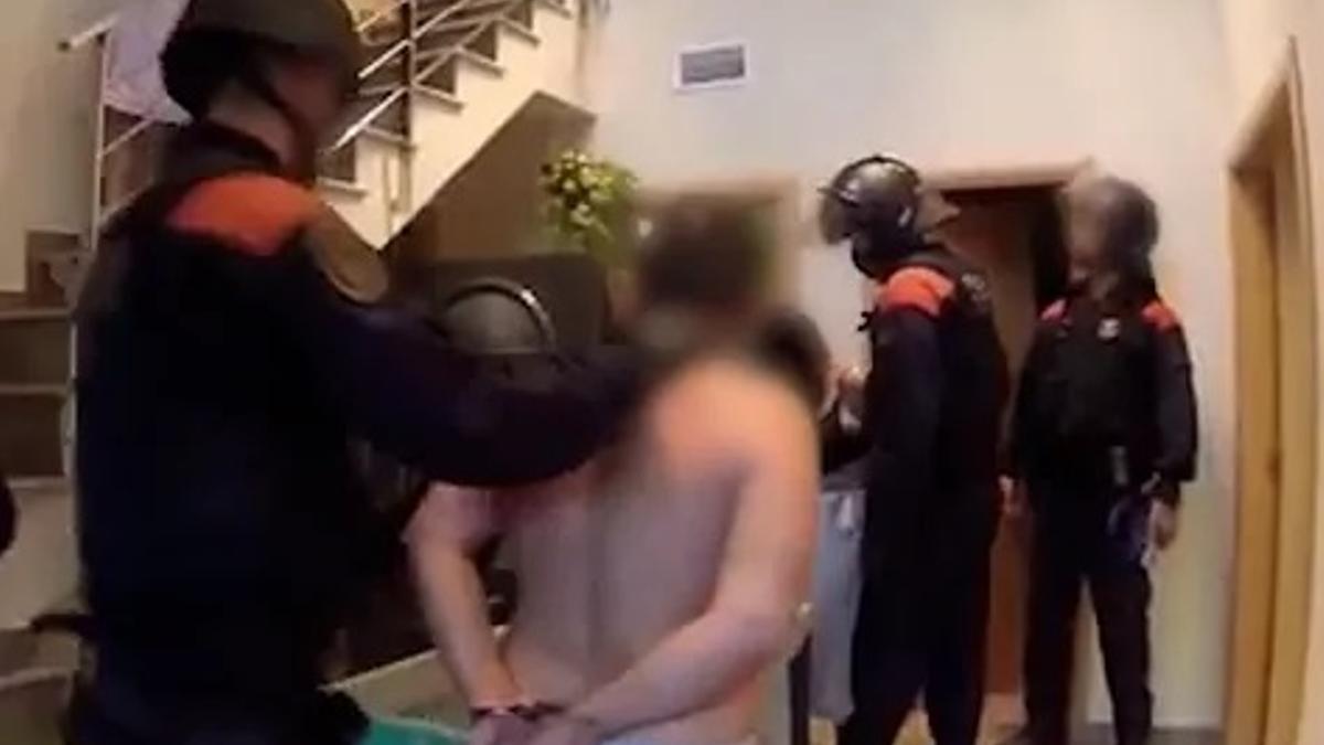 Los Mossos en una operación contra falsos estafadores del amor