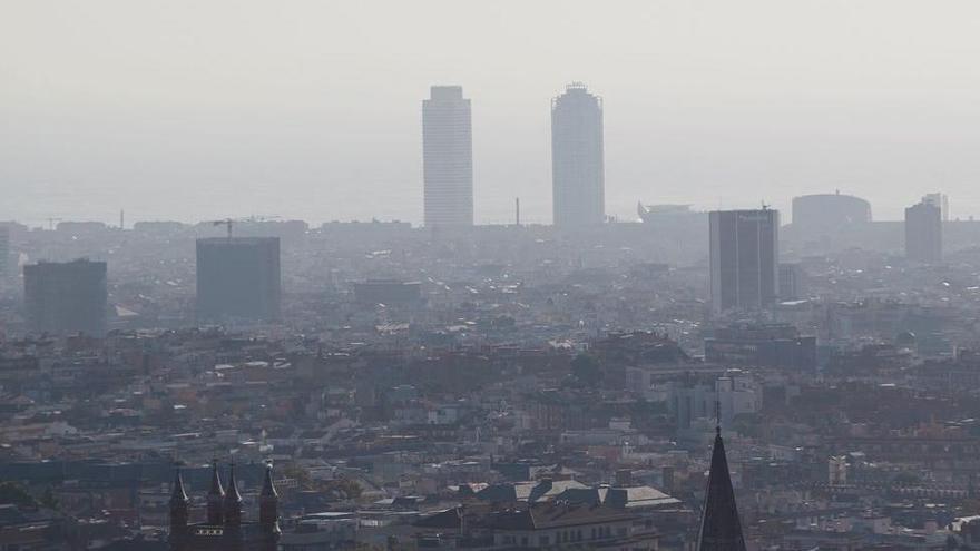 Imatge d&#039;arxiu de la ciutat de Barcelona afecta per un episodi de contaminació