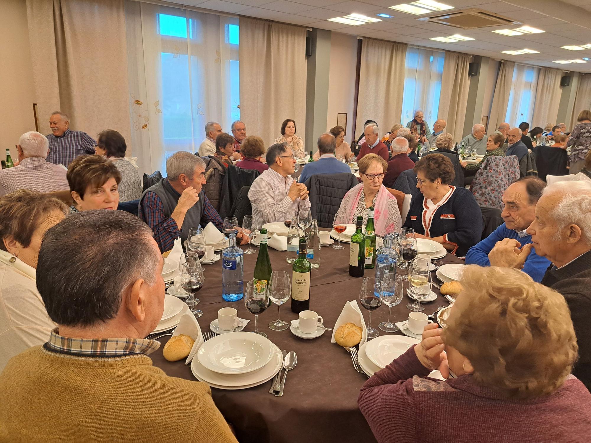 Comida pensionistas de Nava