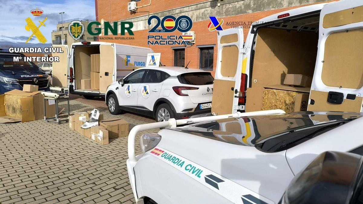 Imagen de la Policía de la operación que ha logrado desarticular una organizacion criminal internacional de contrabando de tabaco.