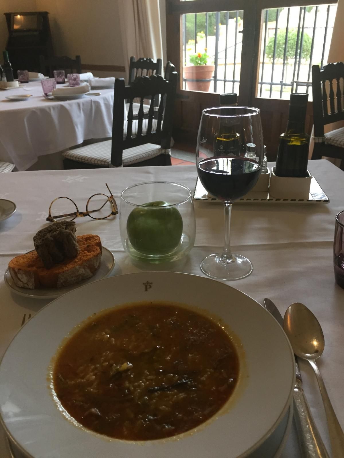 Café, copa y puro: el Parador de Mérida