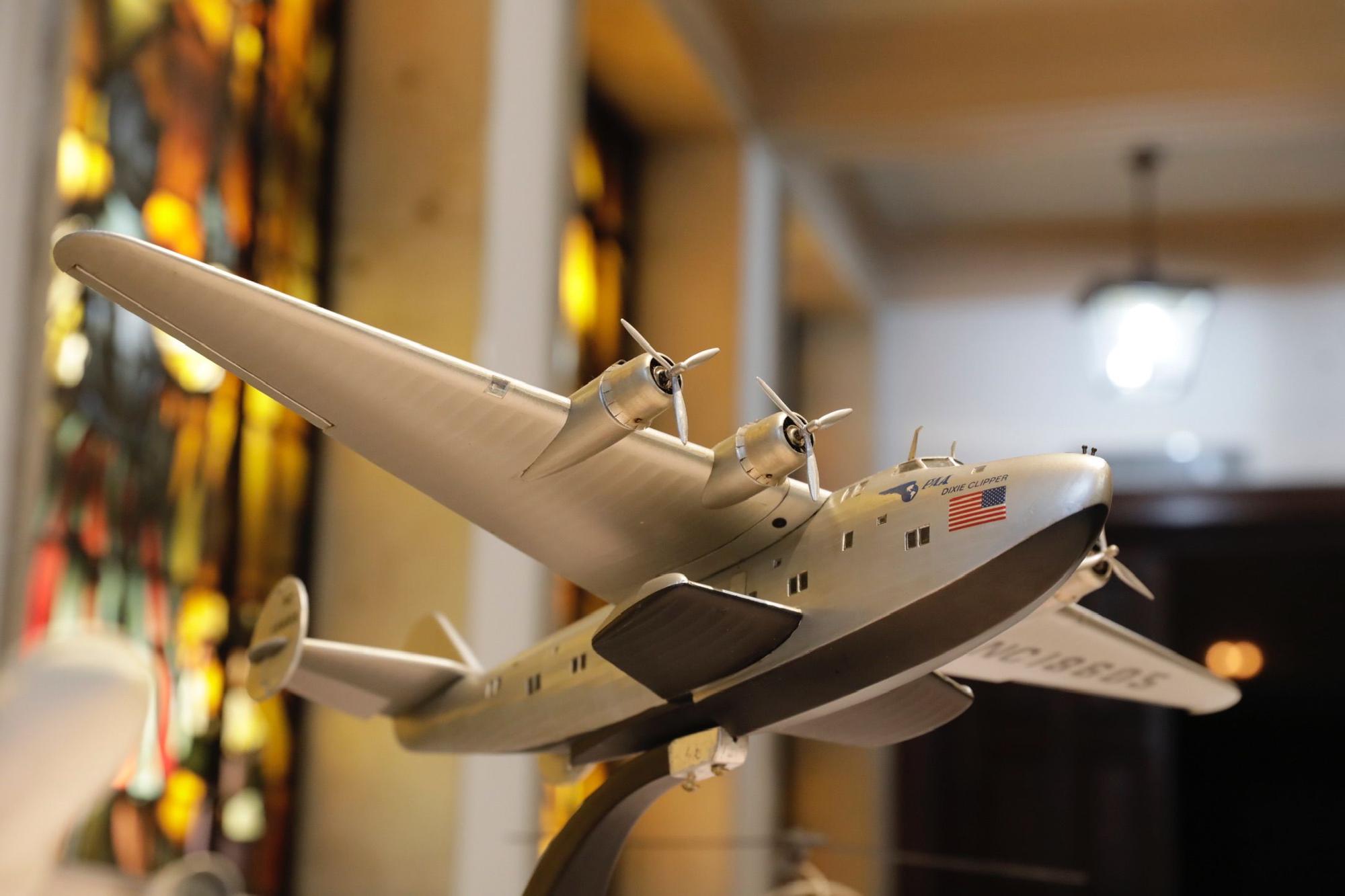 Una historia de la aviación en miniatura: así es la exposición de maquetas de la Delegación de Defensa