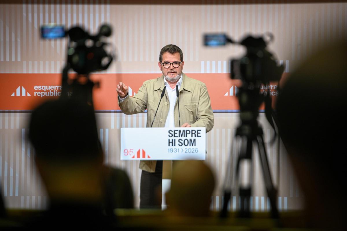 El portavoz de ERC, Isaac Albert, este lunes en rueda de prensa.