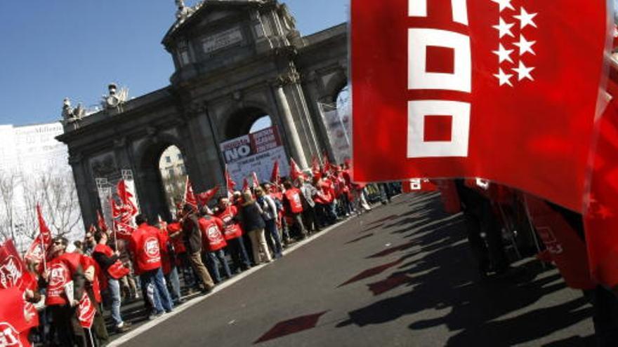 Manifestantes contra la reforma laboral, en Madrid.