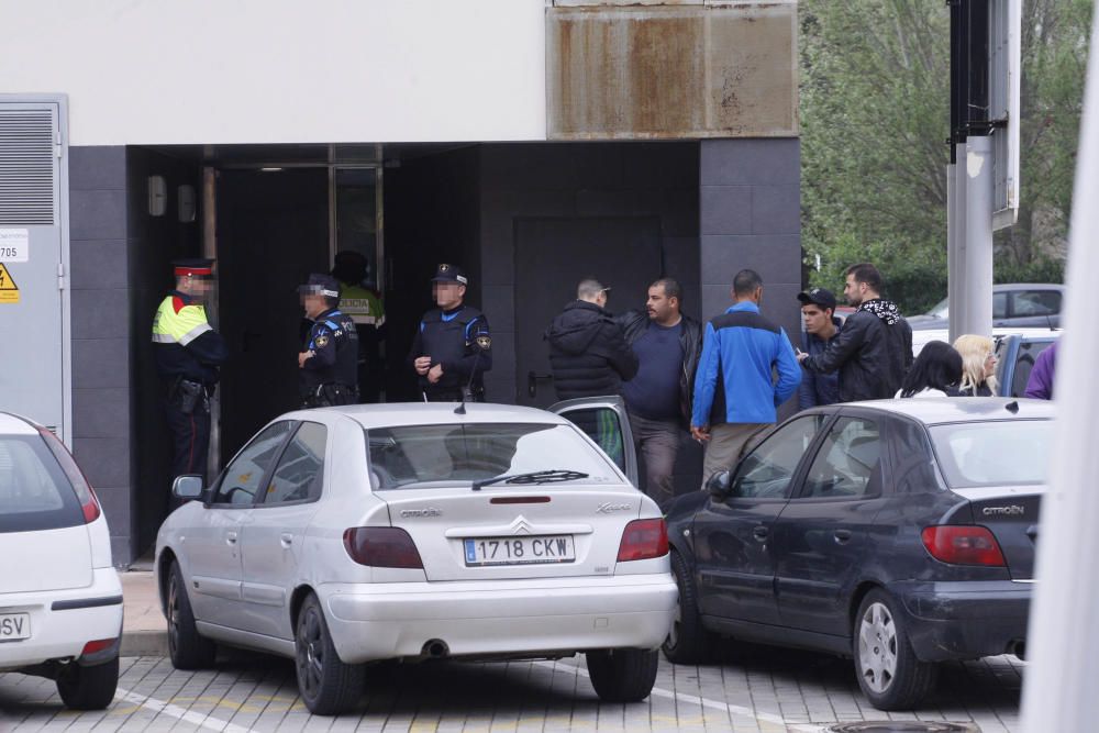 Operació policial en un bloc ocupat a Calonge