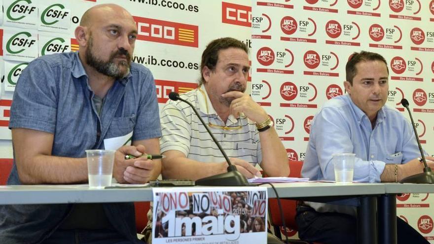 Vila (CSI-F), García Beneyto (CC OO) y Romero (UGT), en el momento del anuncio de las movilizaciones.