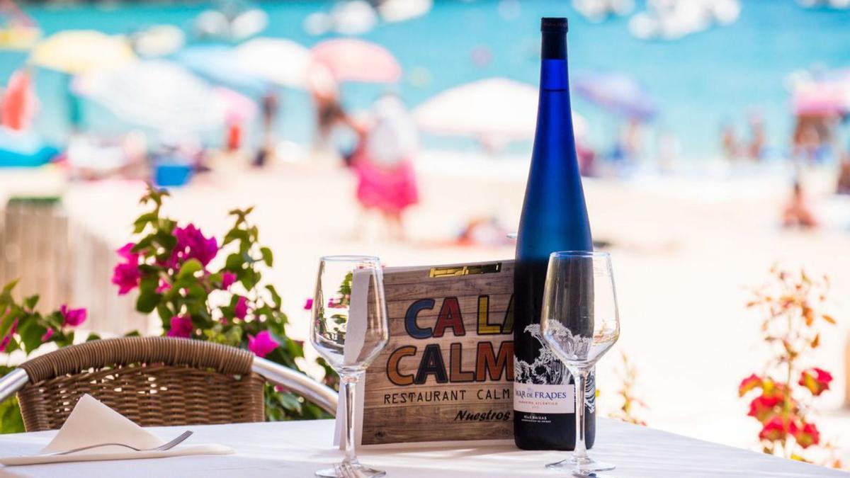 El restaurante Ca La Calma está ubicado en la Cala de Sant Vicent.