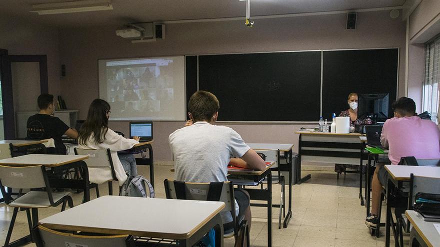 Un positivo en un alumno de bachiller obliga a activar el procolo covid en el San Fernando de Avilés