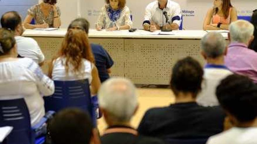 Andrade (centro), ayer, en la Mesa de Emergencia.