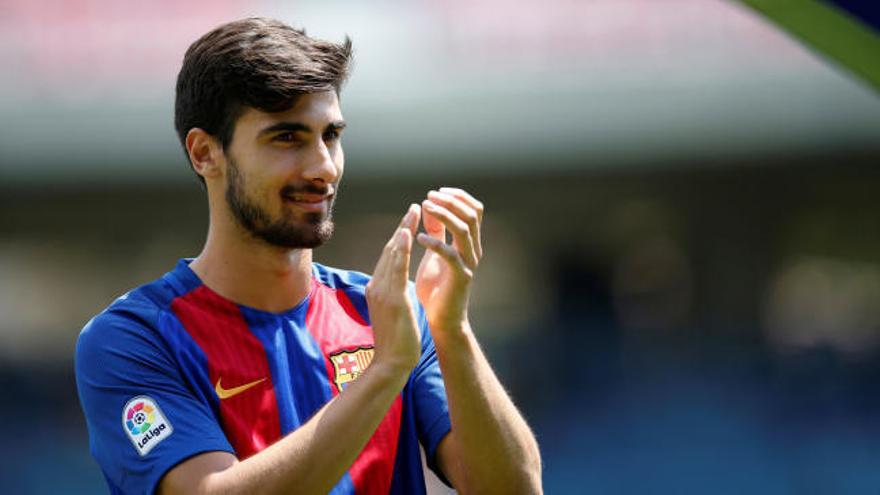 El Barça presenta a André Gomes