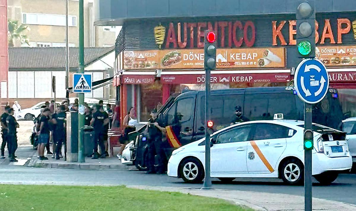 Policía Nacional desplegada en la zona este lunes.