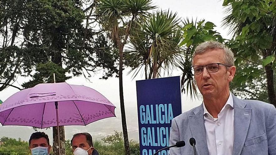 Alfonso Rueda durante su intervención en Ponte Caldelas.