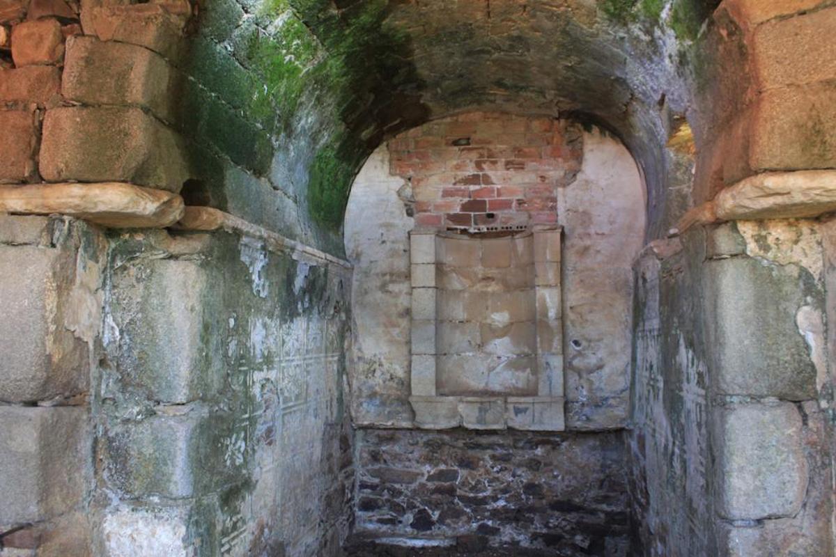 El interior de la ermita de la Portera.