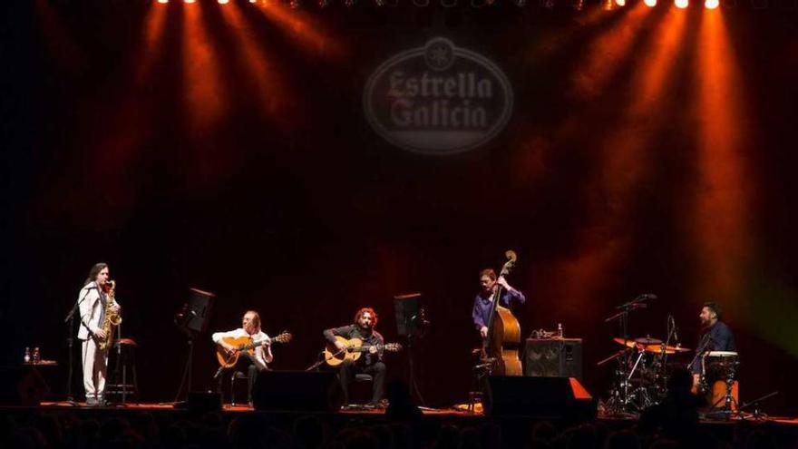 Actuación de la primera edición del festival Estrella Galicia en la sala Tom Brasil.