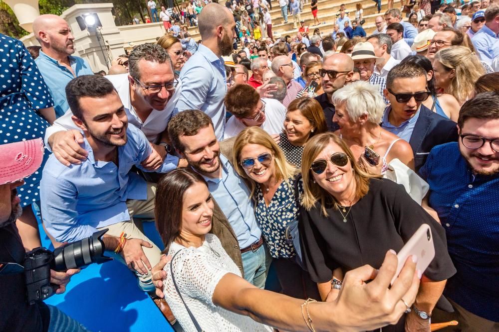 Cerca de 800 personas llenan el auditorio Óscar Esplá del parque de L''Aigüera de Benidorm en el mitin de Pablo Casado