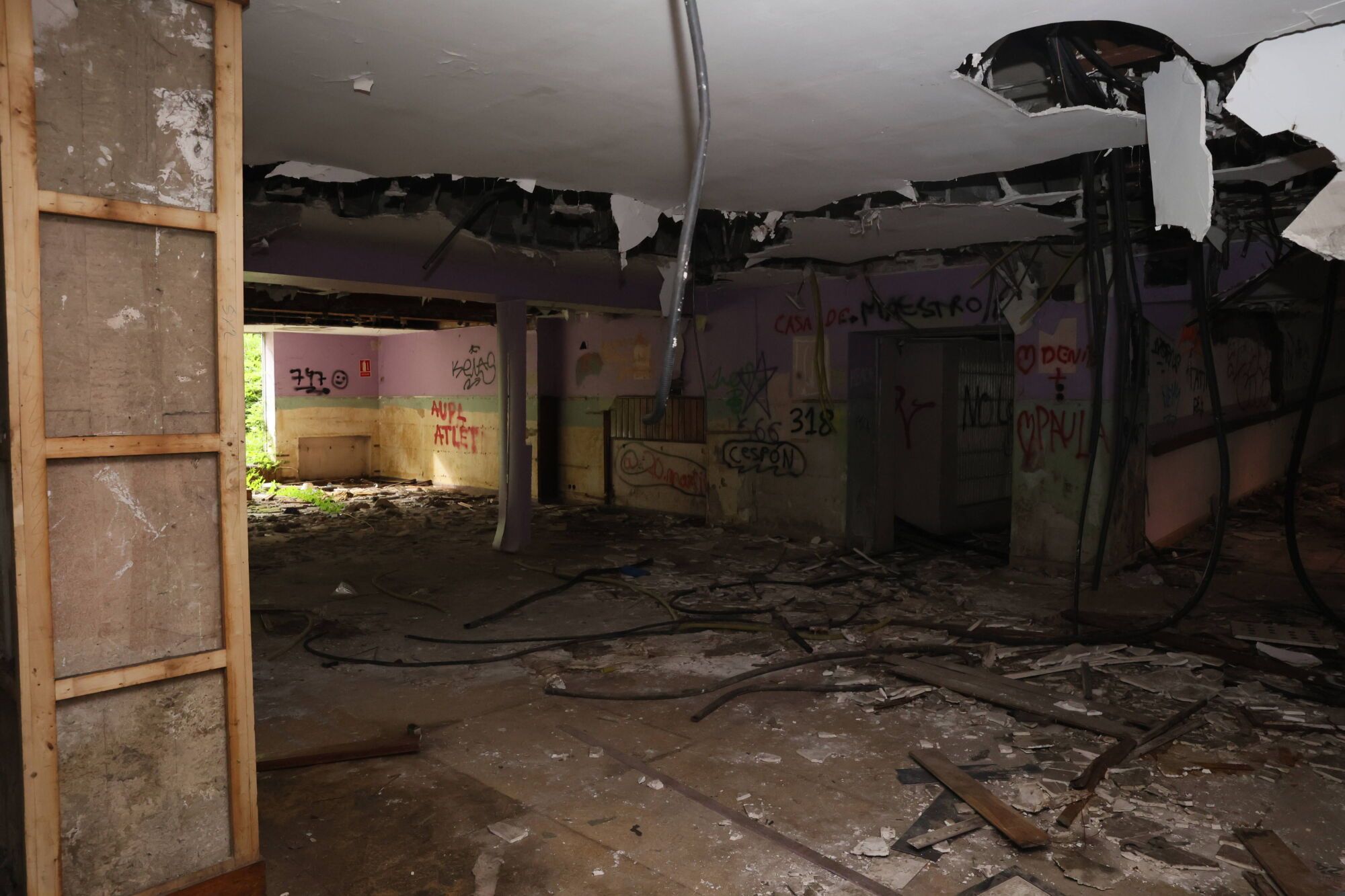 Viejo HUCA. Recorrido por cómo está el viejo hospital.