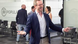 GRAF4068. VITORIA (ESPAÑA), 05/07/2018.- El Vicesecretario general de Acción Sectorial del Partido Popular, Javier Maroto, vota en la sede del PP de Vitoria en las primarias del partido. EFE/JOSE RAMÓN GOMEZ